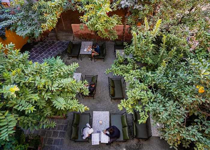 Ostello Kwabahal Garden *